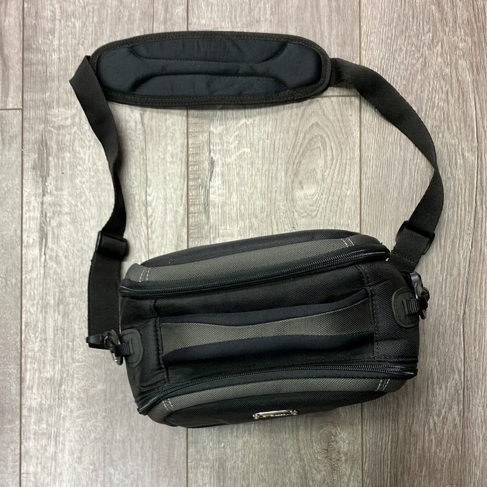Case Logic Compact Systems Camera Case - Picture 3 of 7